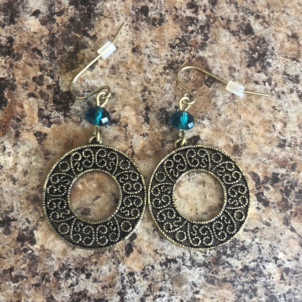 Gold and blue jeweled earrings 💙